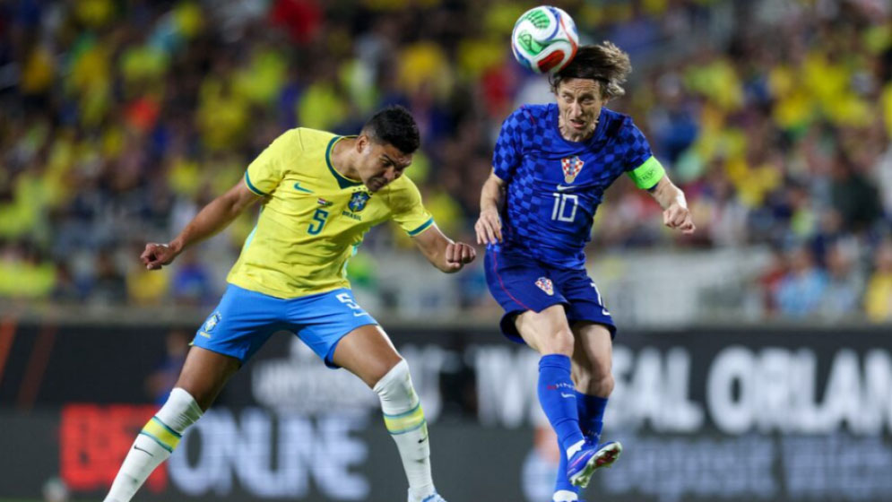 Brazil beat Croatia 3-1 with late double